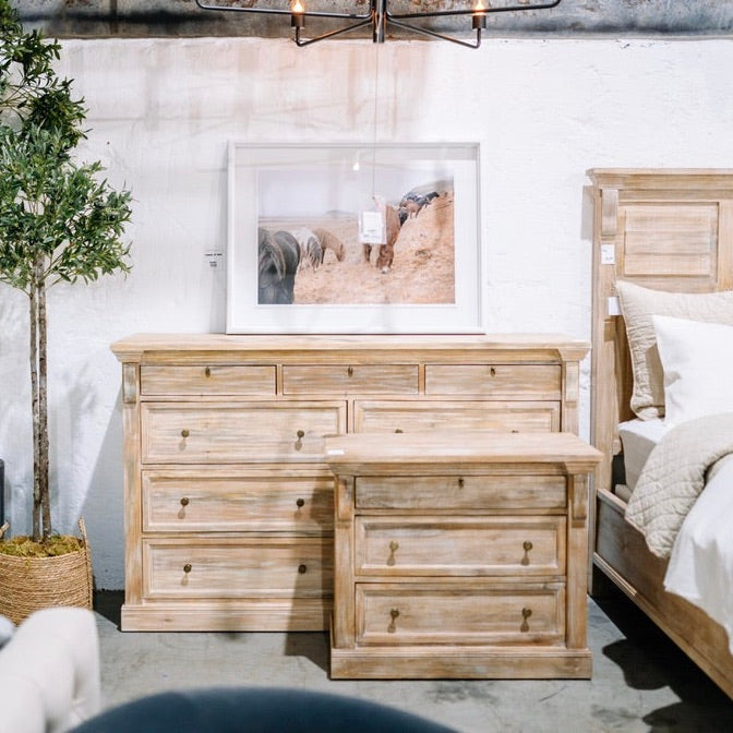 Dressers Sara Sells Memphis